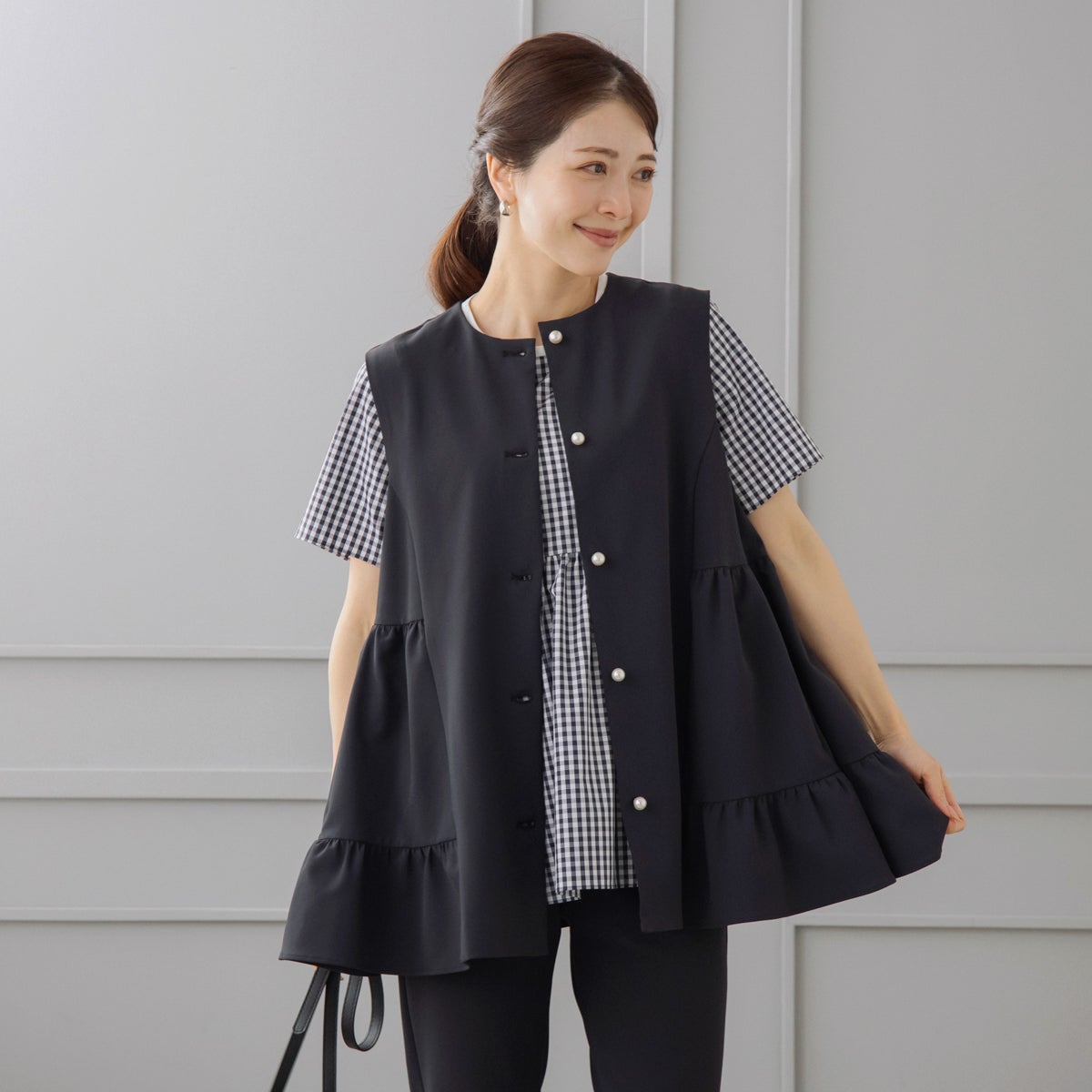 Magical Stretch — ペプラムブラウス 着用